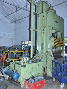 200 TON HYDRAULIC PRESS